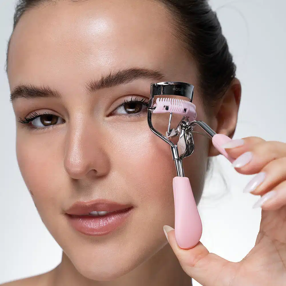 Recourbe-cils professionnel Brushworks avec peigne – Image 3