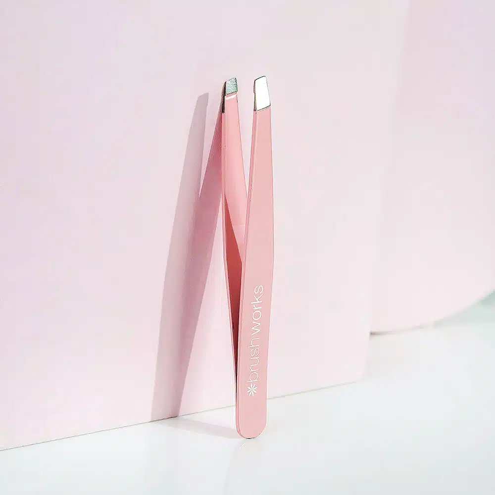 Pinces à épiler biseautées de précision Brushworks – Image 4