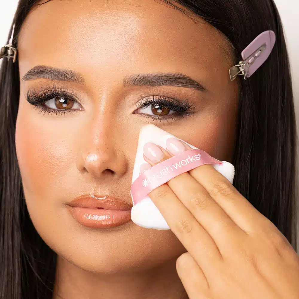 Duo de houppettes à Poudre triangulaires – Image 2