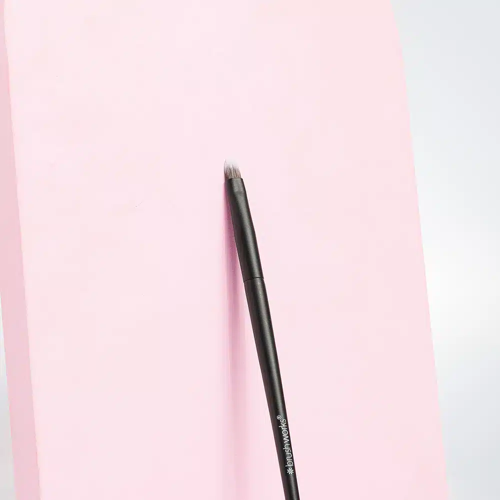 Pinceau à lèvres de précision Brushworks n° 27 – Image 2